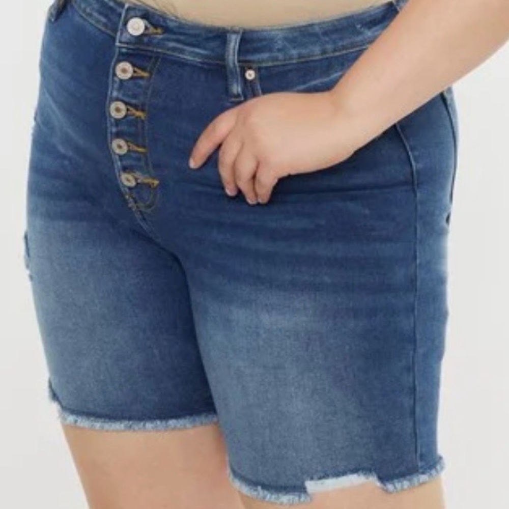 Curvy buttonfly denim shorts